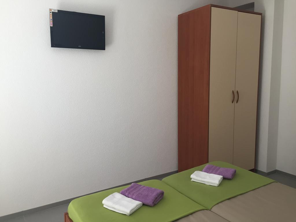 Stanicicke Apartments Baška Voda Buitenkant foto
